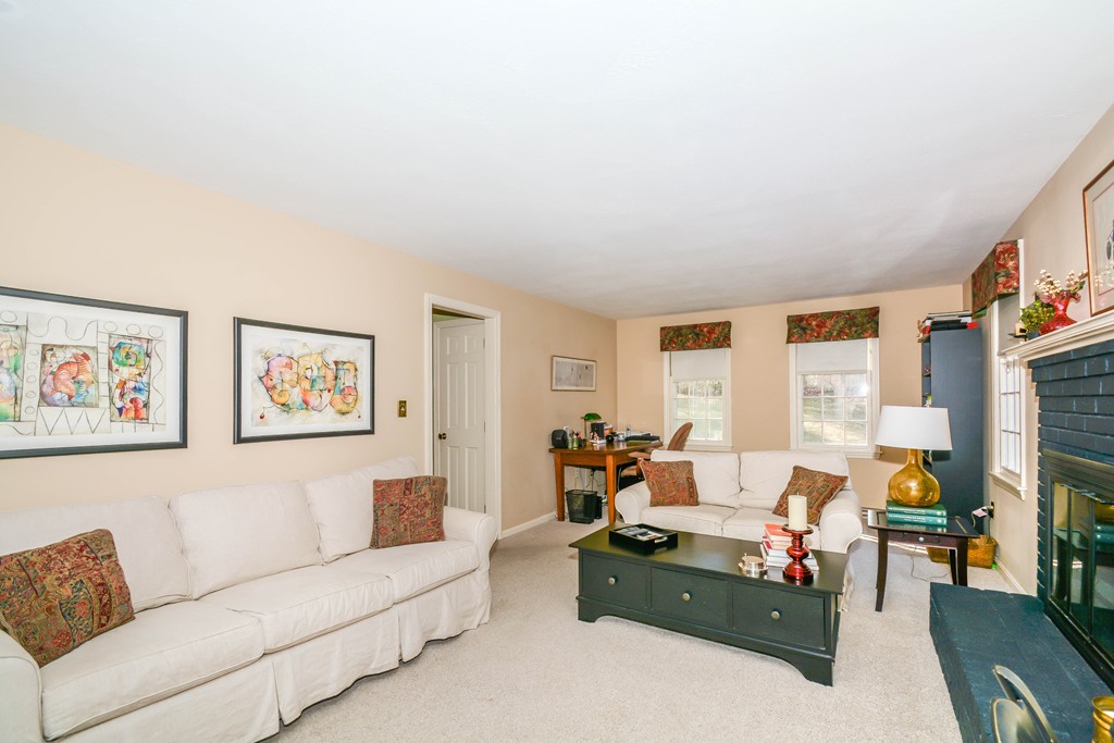 7 Lexington Road Dracut, MA 01826 - Photo 11 of 29 Gallery Image 11