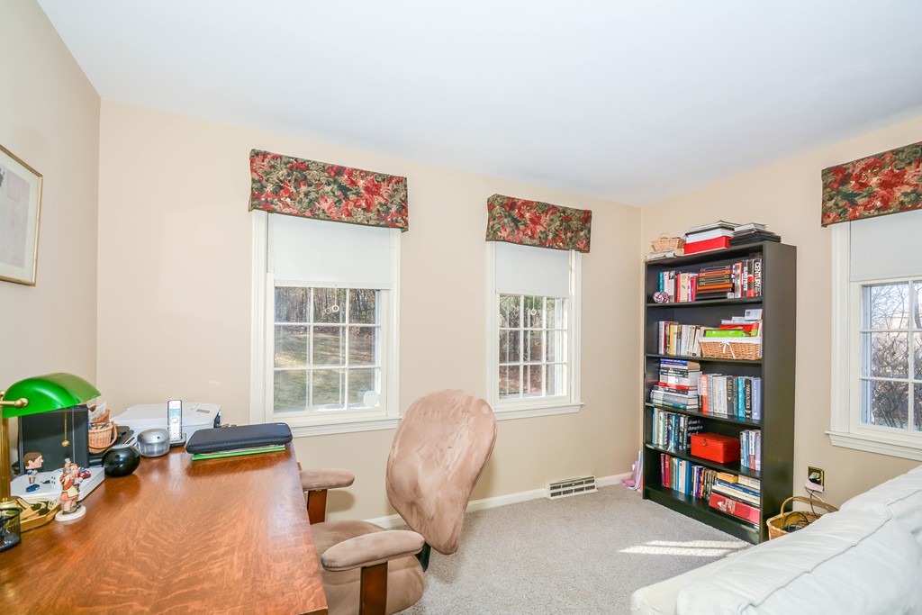 7 Lexington Road Dracut, MA 01826 - Photo 13 of 29 Gallery Image 13