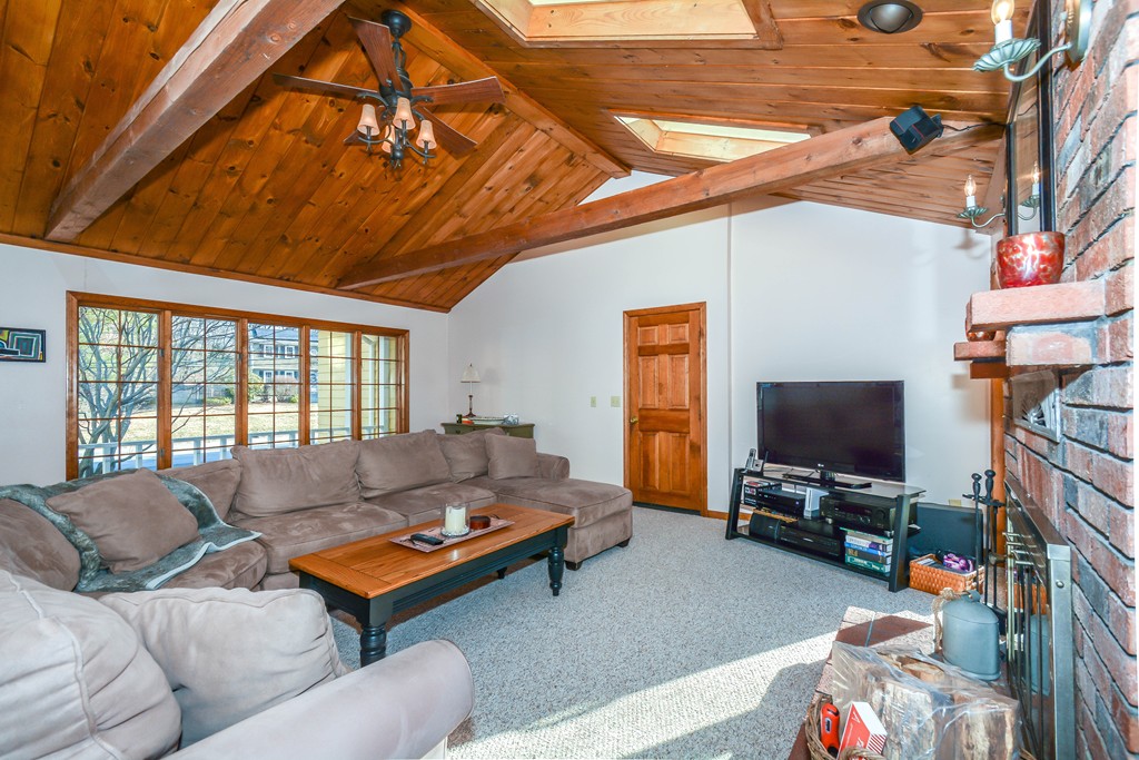 7 Lexington Road Dracut, MA 01826 - Photo 3 of 29 Gallery Image 3