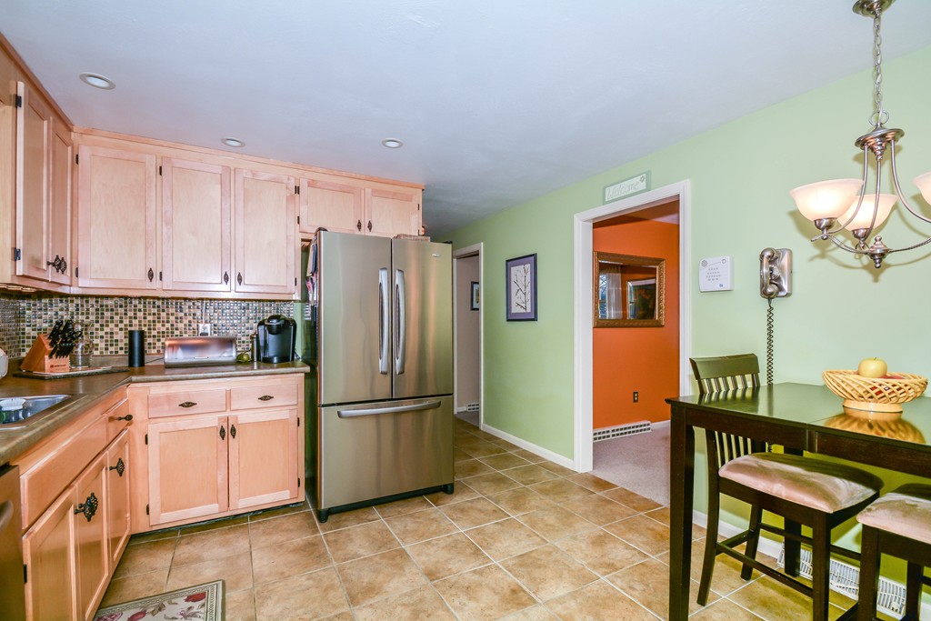 7 Lexington Road Dracut, MA 01826 - Photo 5 of 29 Gallery Image 5