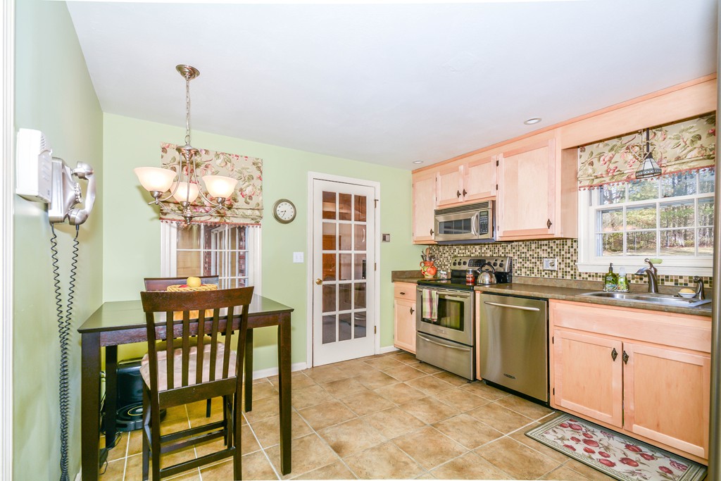 7 Lexington Road Dracut, MA 01826 - Photo 7 of 29 Gallery Image 7