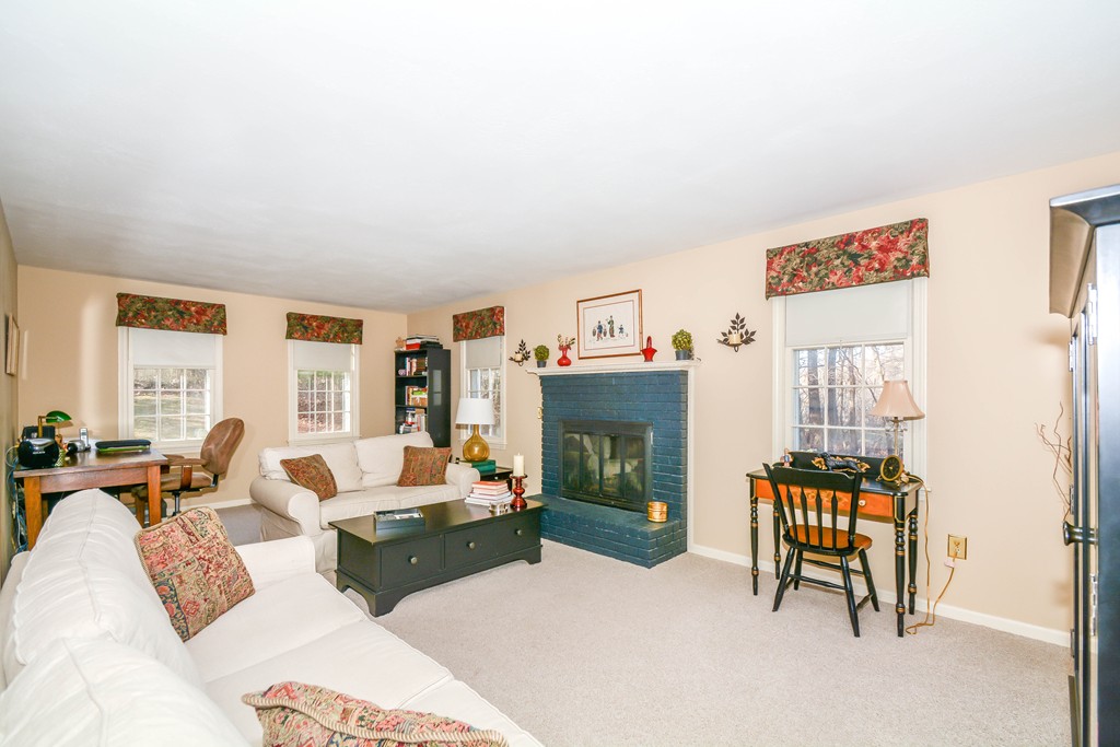 7 Lexington Road Dracut, MA 01826 - Photo 10 of 29 Gallery Image 10