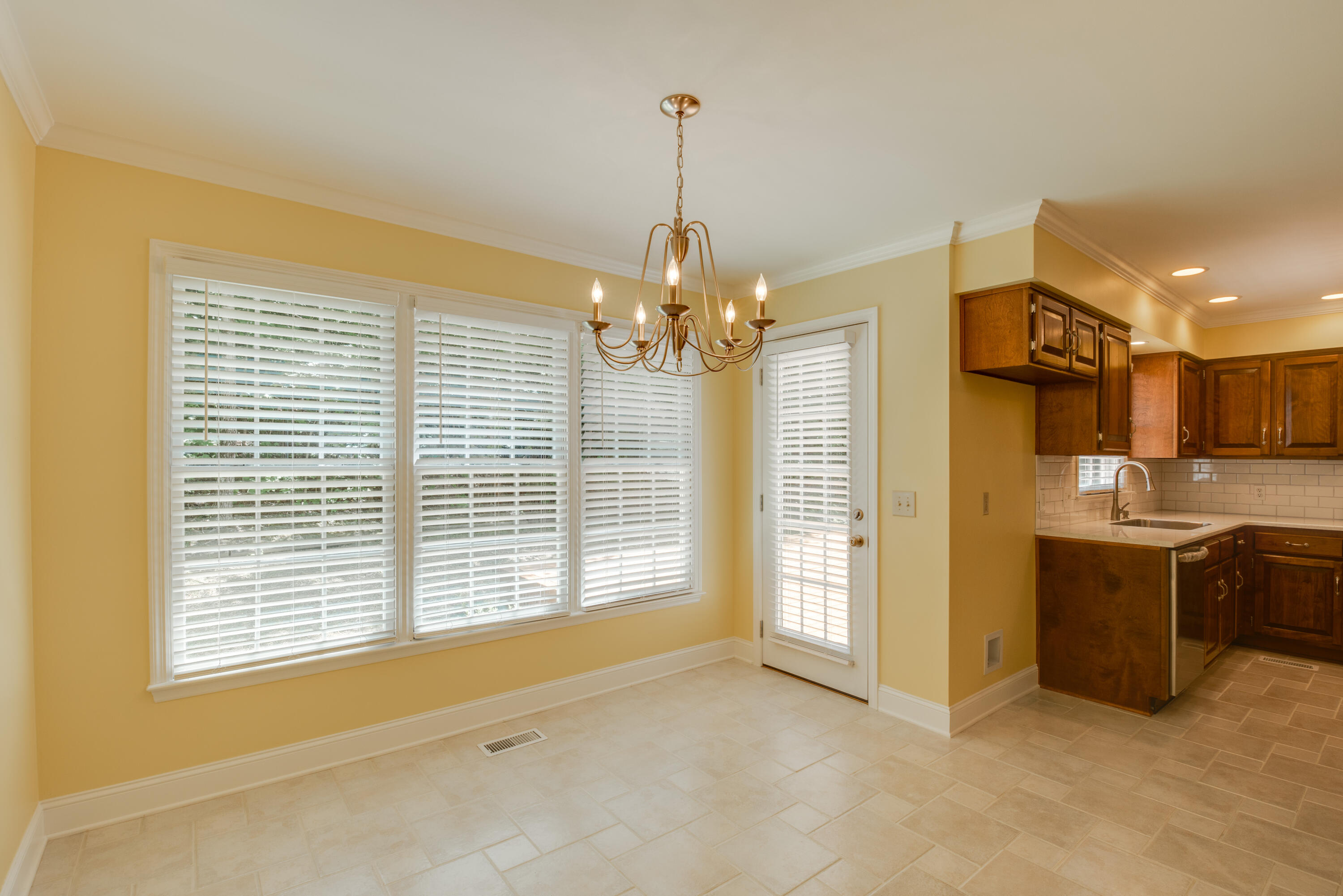 925 Dunsinane Road Signal Mountain, TN 37377 - Photo 11 of 68 10