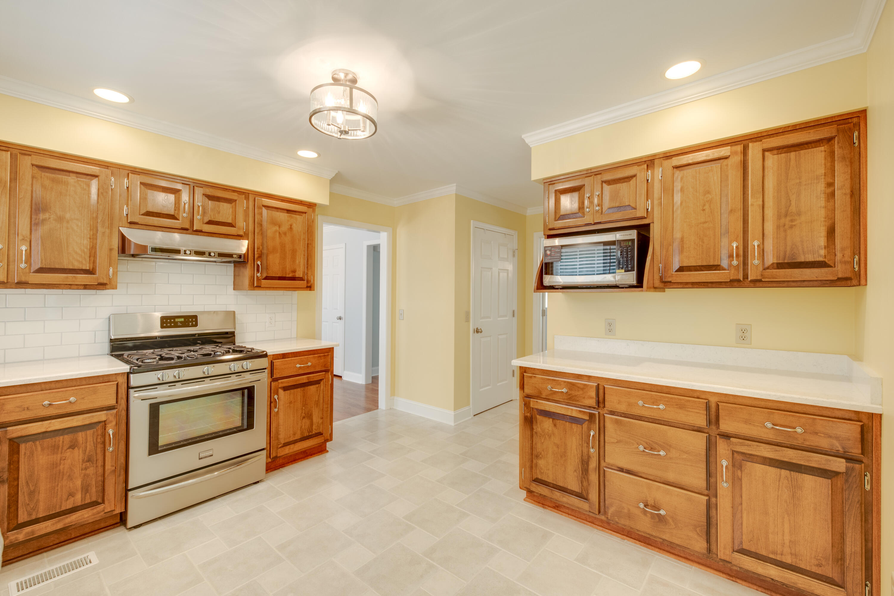 925 Dunsinane Road Signal Mountain, TN 37377 - Photo 13 of 68 12