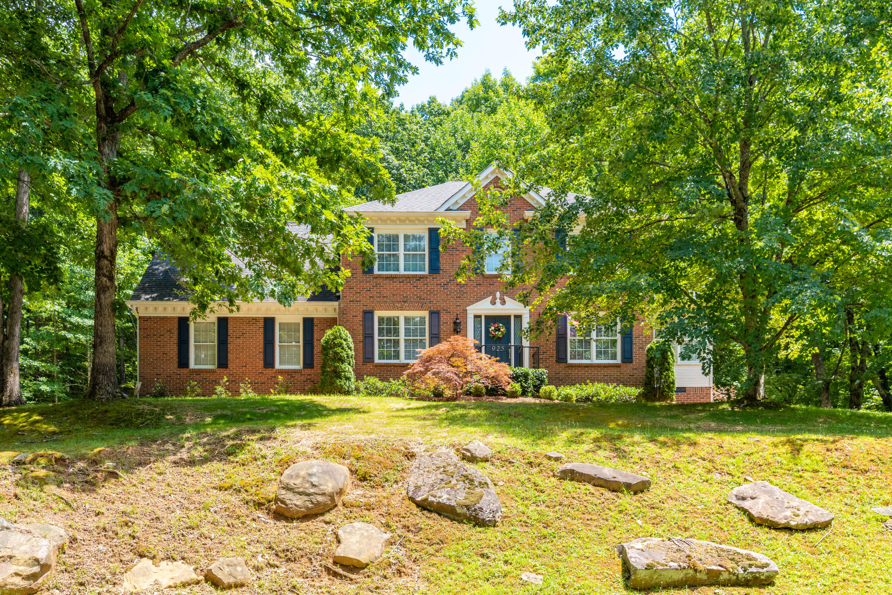 925 Dunsinane Road Signal Mountain, TN 37377 - Photo 2 of 68 2