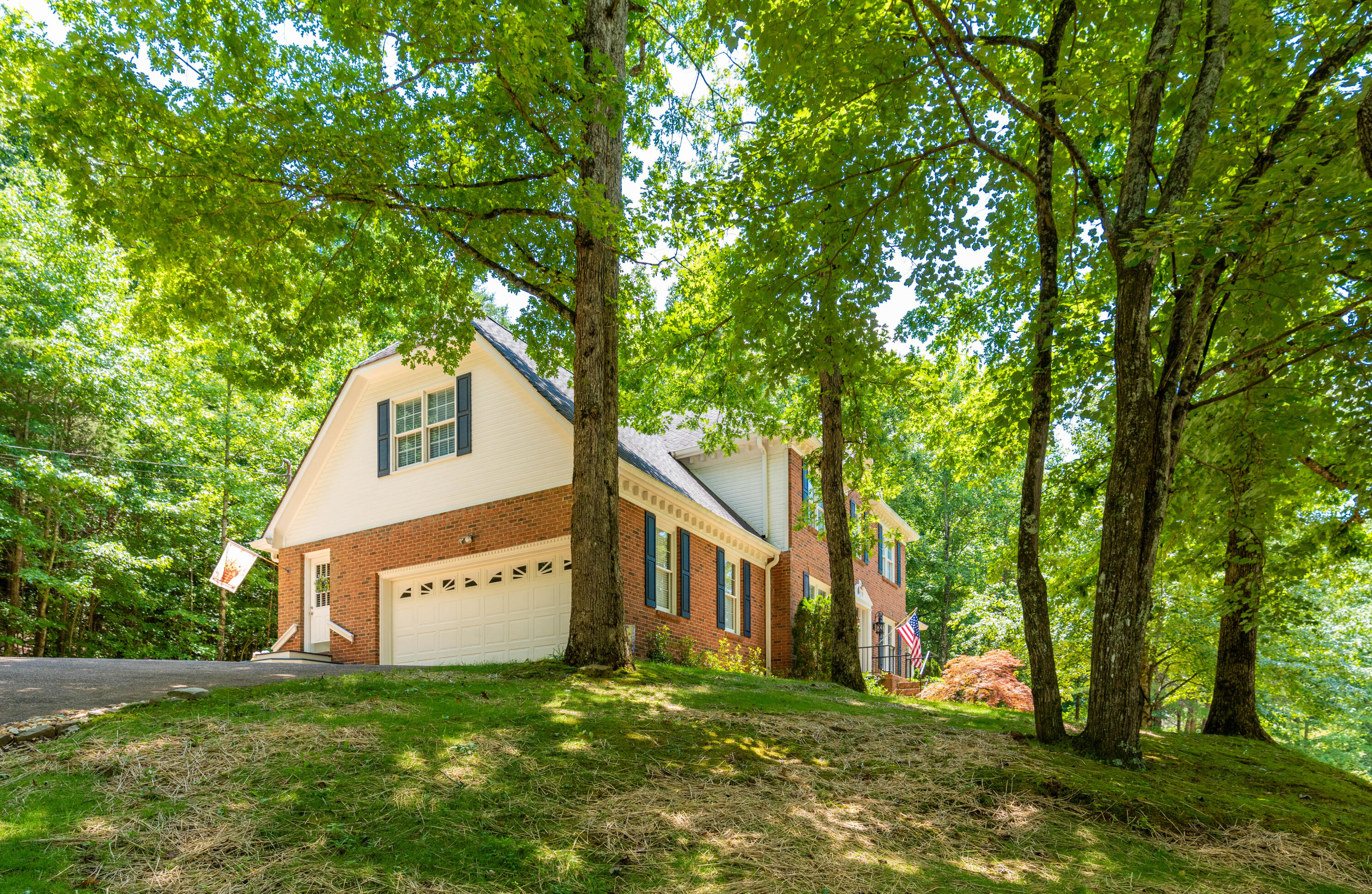 925 Dunsinane Road Signal Mountain, TN 37377 - Photo 54 of 68 50