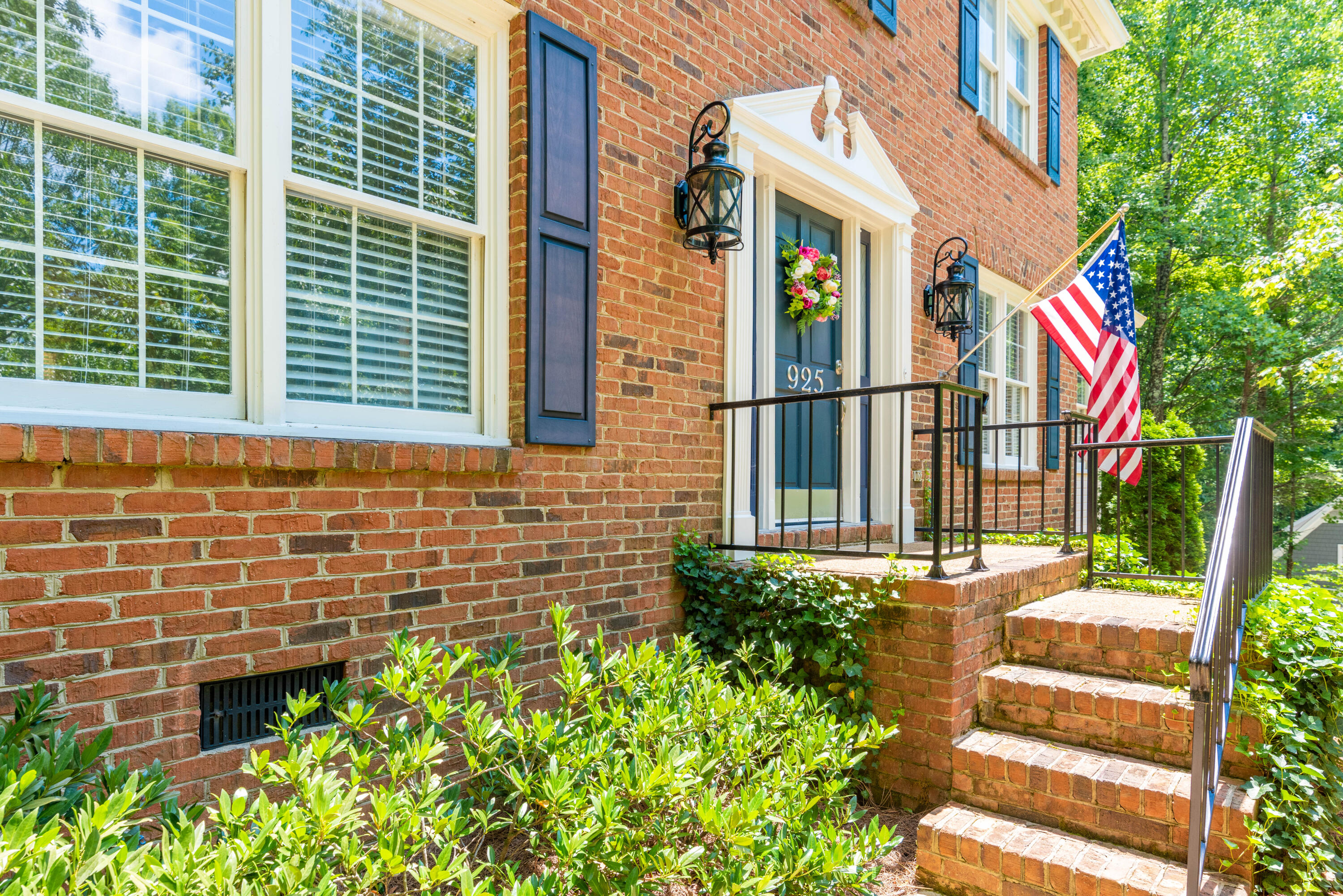 925 Dunsinane Road Signal Mountain, TN 37377 - Photo 6 of 68 6