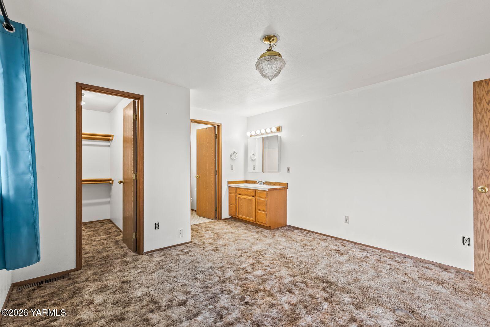 1390 Freimuth Road Selah, WA 98942 - Photo 13 of 48 Primary Bedroom