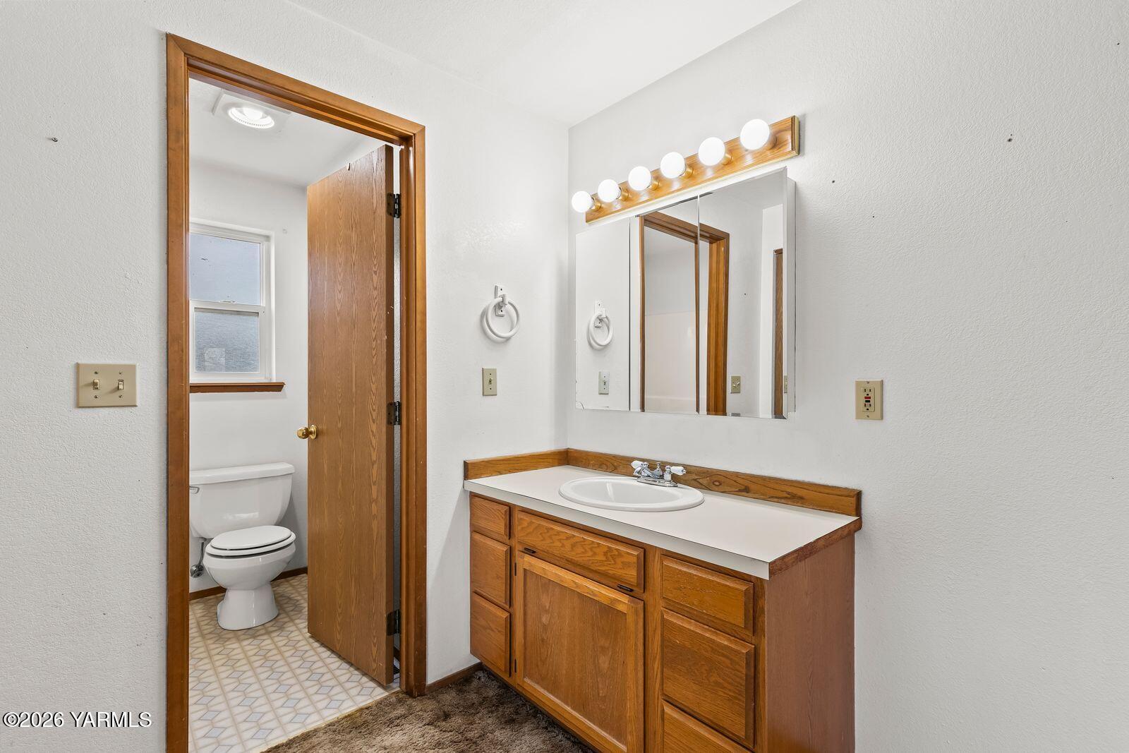 1390 Freimuth Road Selah, WA 98942 - Photo 14 of 48 Primary Bedroom