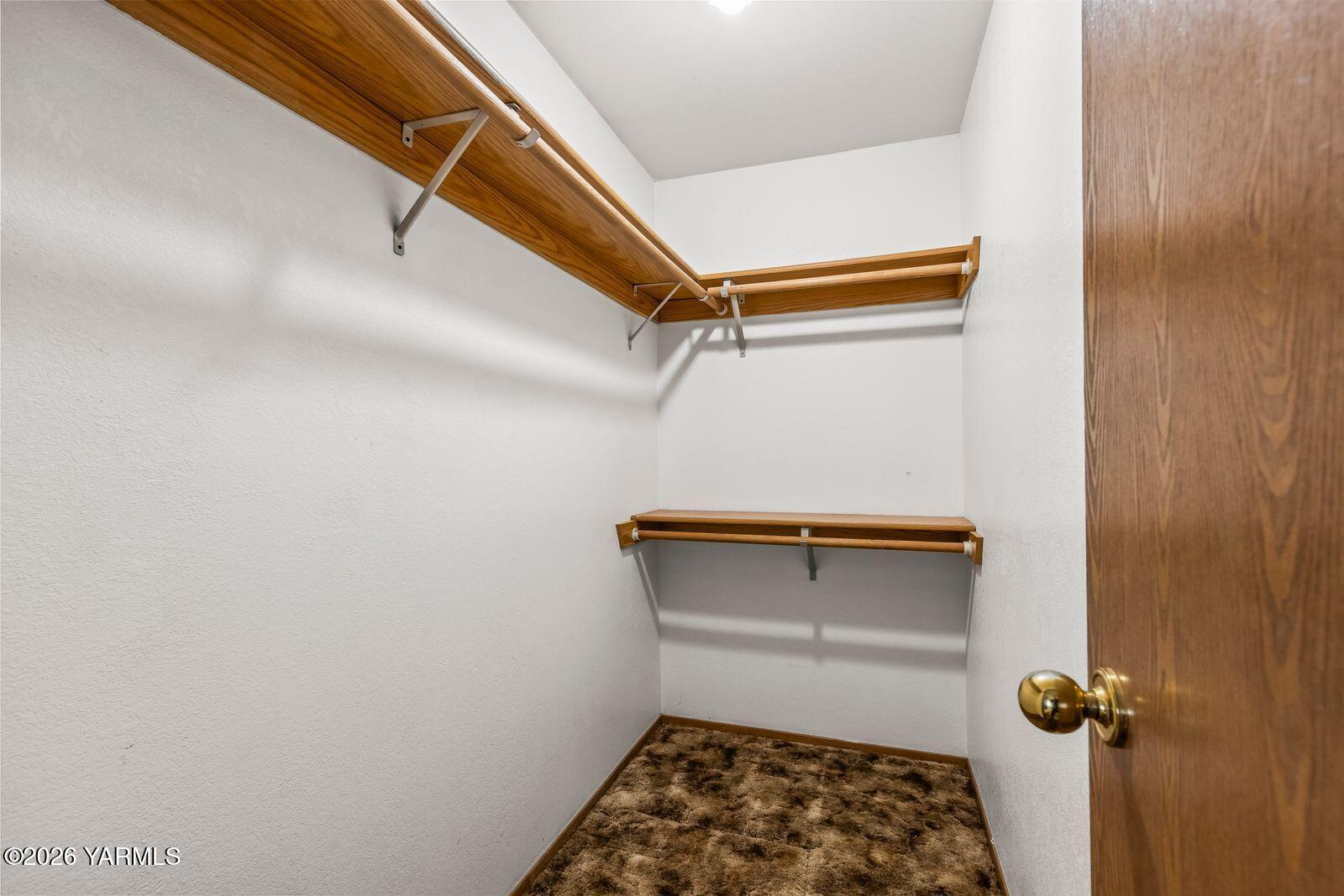 1390 Freimuth Road Selah, WA 98942 - Photo 16 of 48 Primary Bedroom Closet