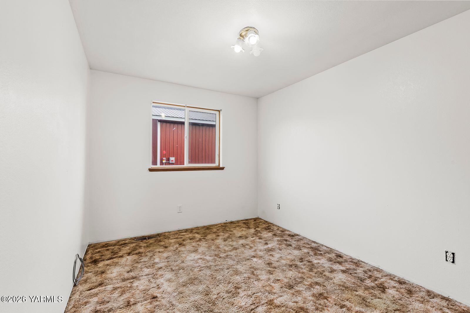 1390 Freimuth Road Selah, WA 98942 - Photo 18 of 48 Bedroom 2