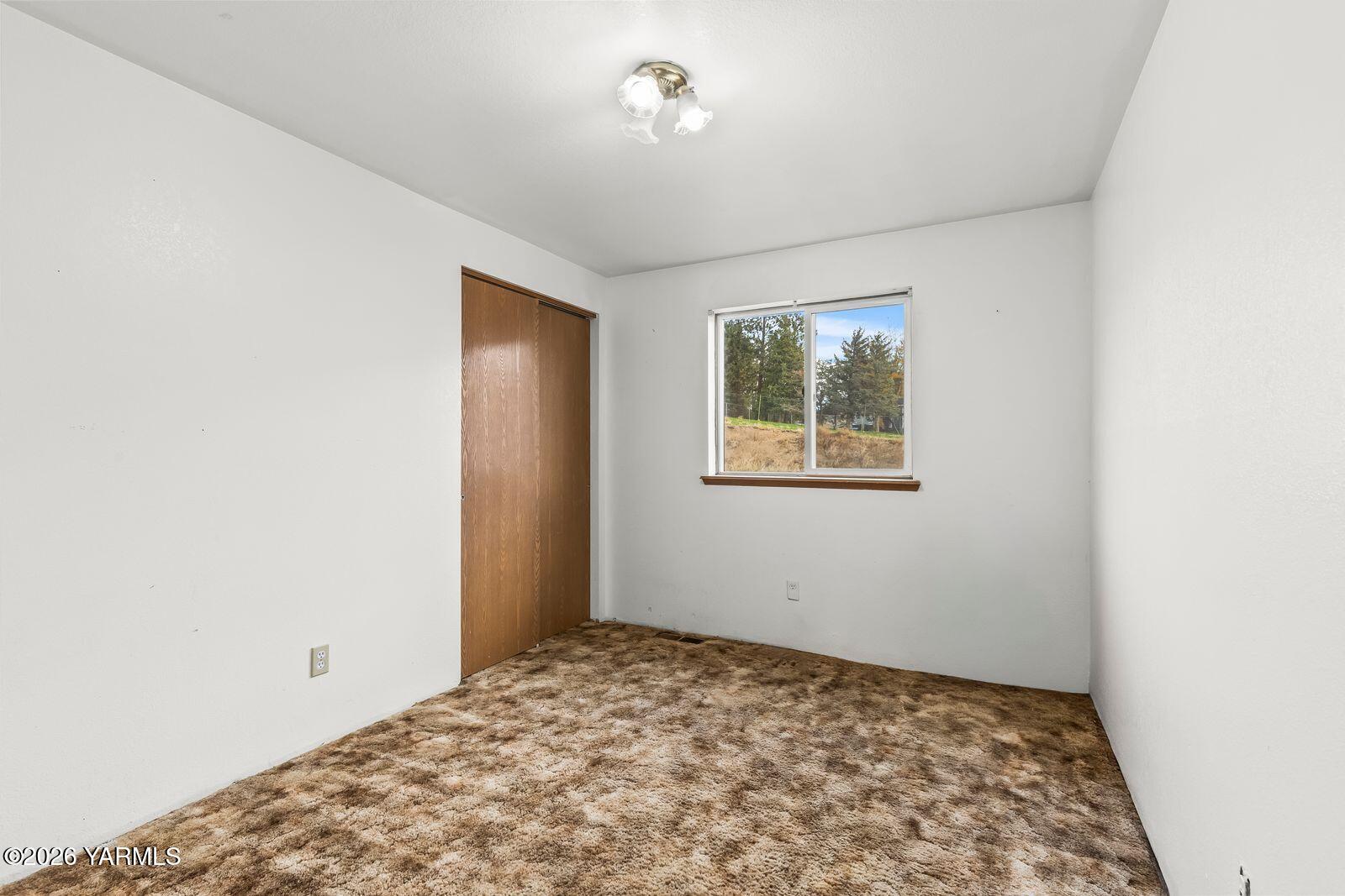 1390 Freimuth Road Selah, WA 98942 - Photo 22 of 48 Bedroom 3