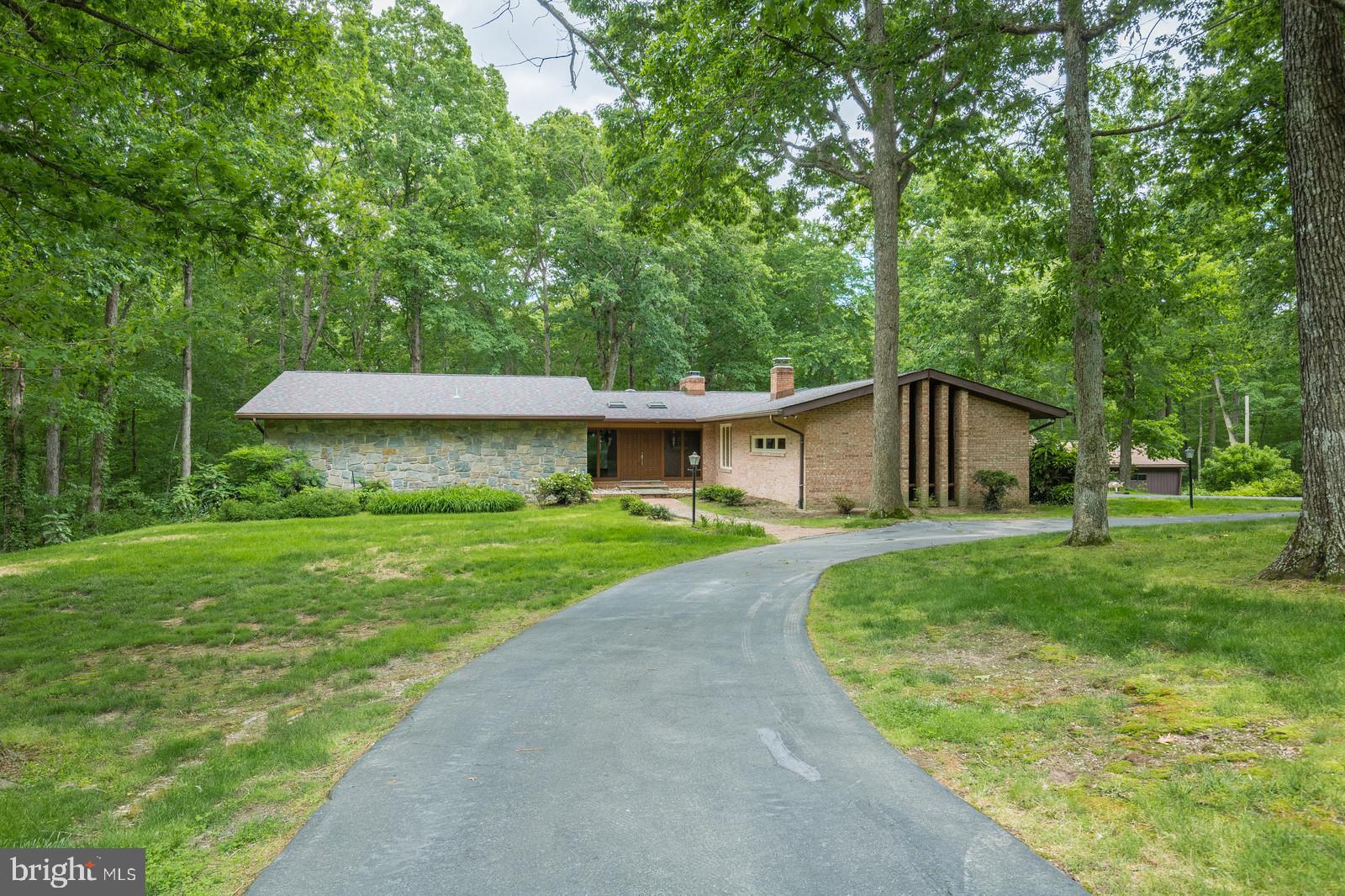 3721 Russell Road Woodbridge, VA 22192 - Photo 1 of 43 Gallery Image 1