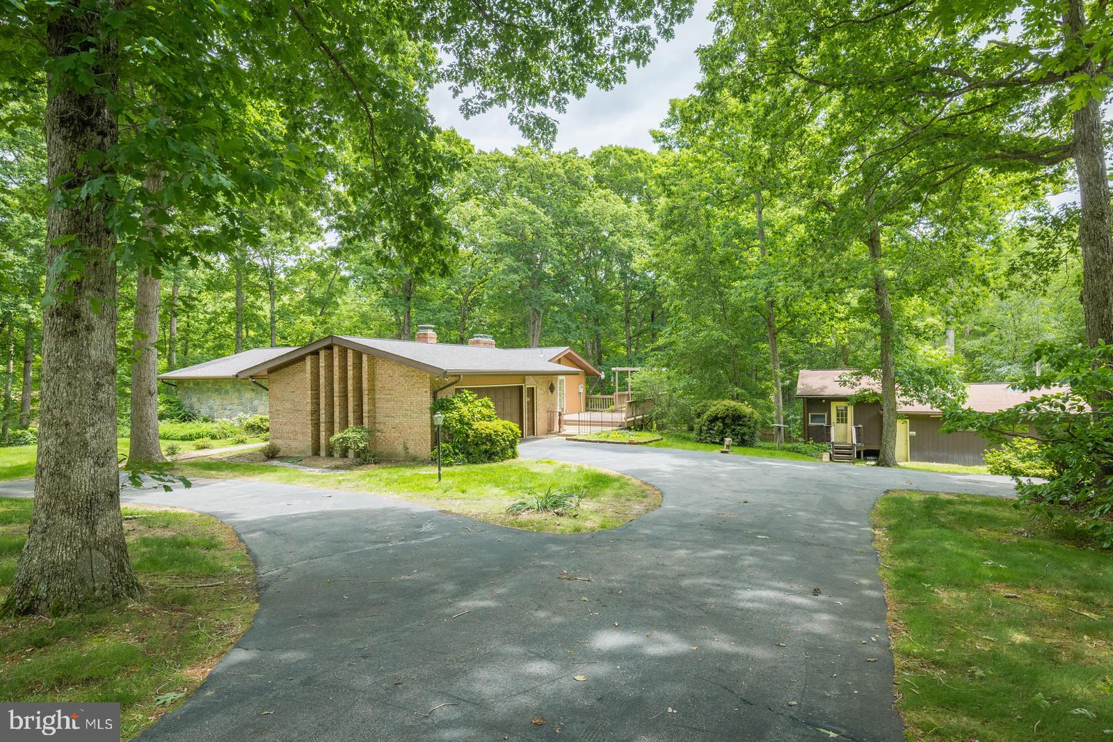 3721 Russell Road Woodbridge, VA 22192 - Photo 2 of 43 Gallery Image 2