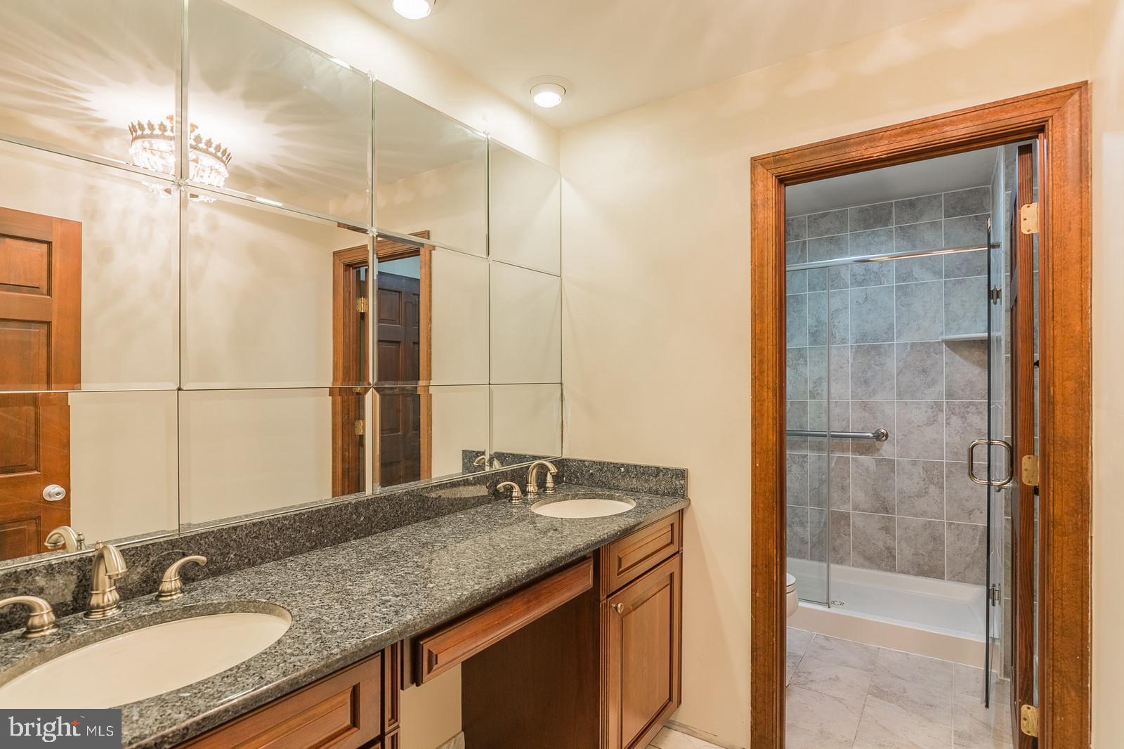 3721 Russell Road Woodbridge, VA 22192 - Photo 3 of 43 Gallery Image 3