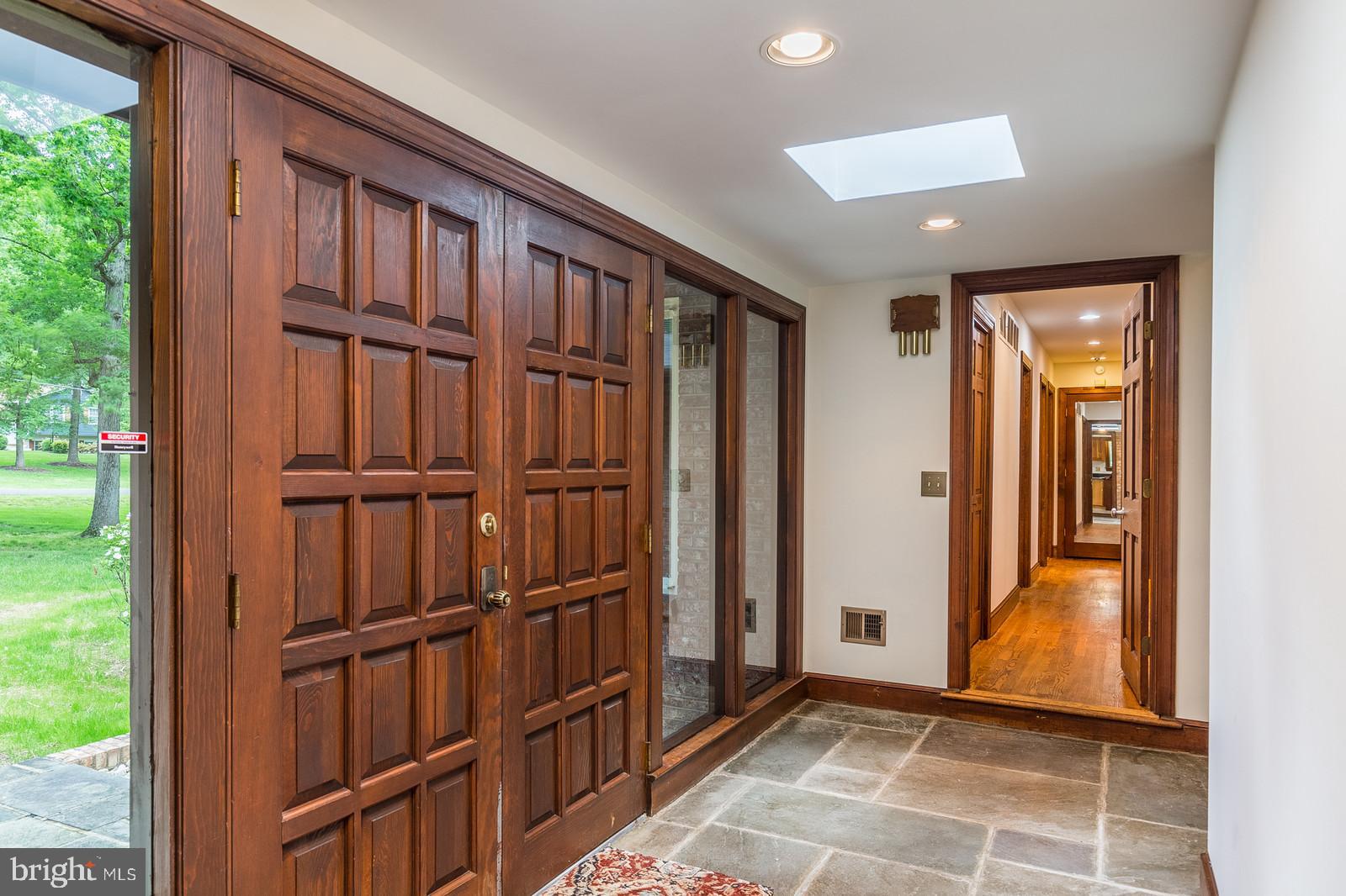 3721 Russell Road Woodbridge, VA 22192 - Photo 4 of 43 Gallery Image 4