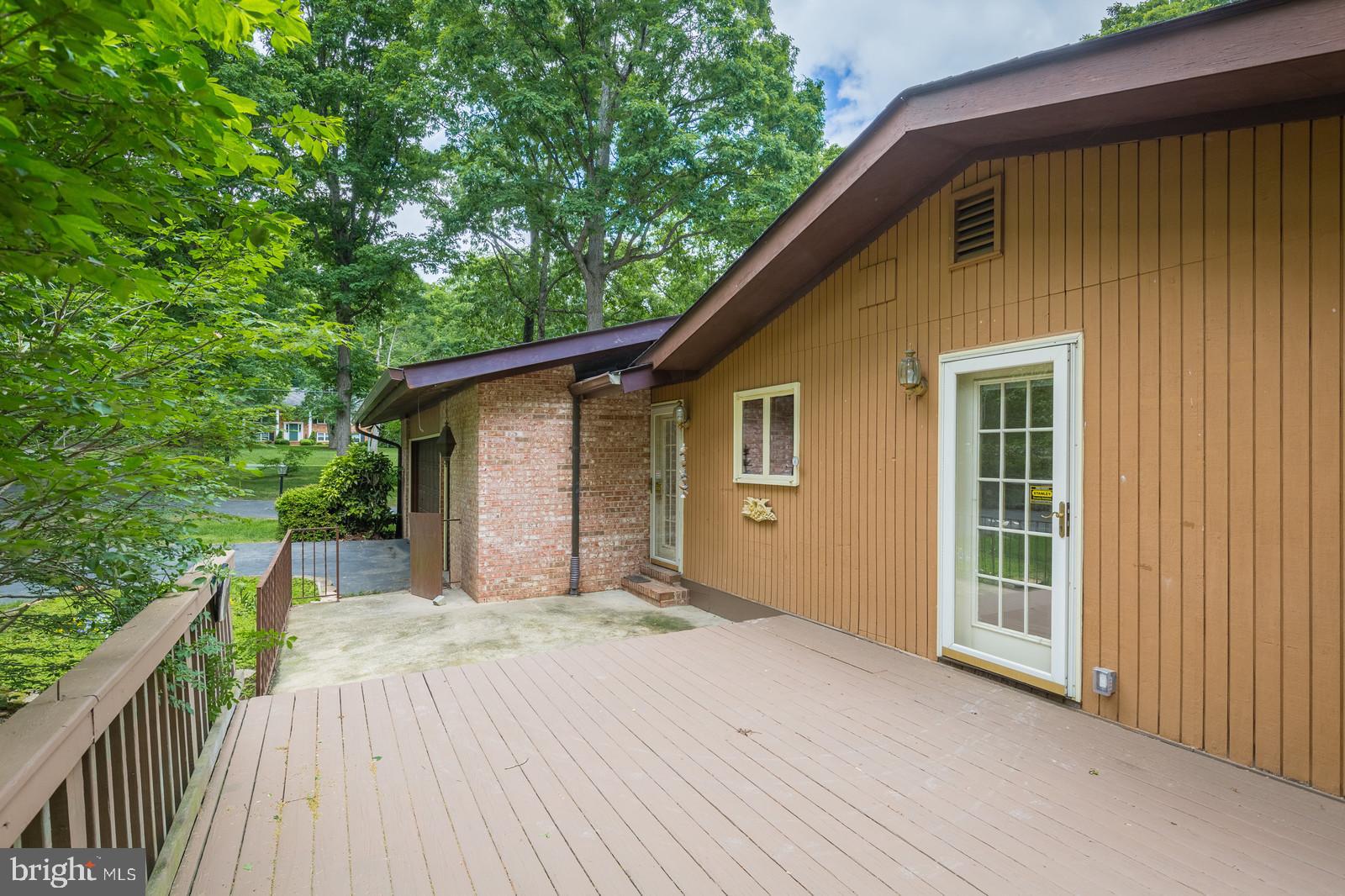3721 Russell Road Woodbridge, VA 22192 - Photo 39 of 43 Gallery Image 39