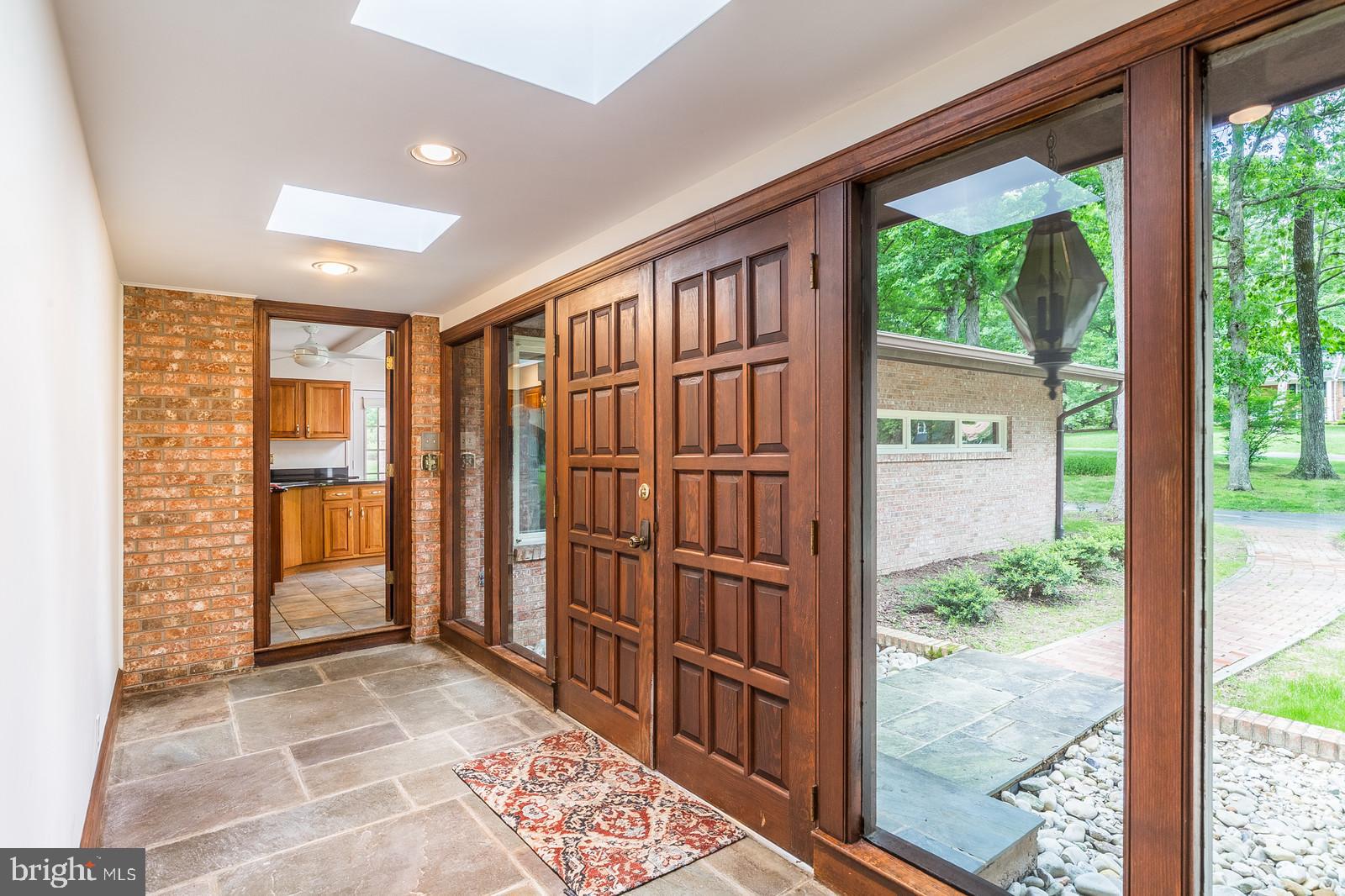 3721 Russell Road Woodbridge, VA 22192 - Photo 5 of 43 Gallery Image 5