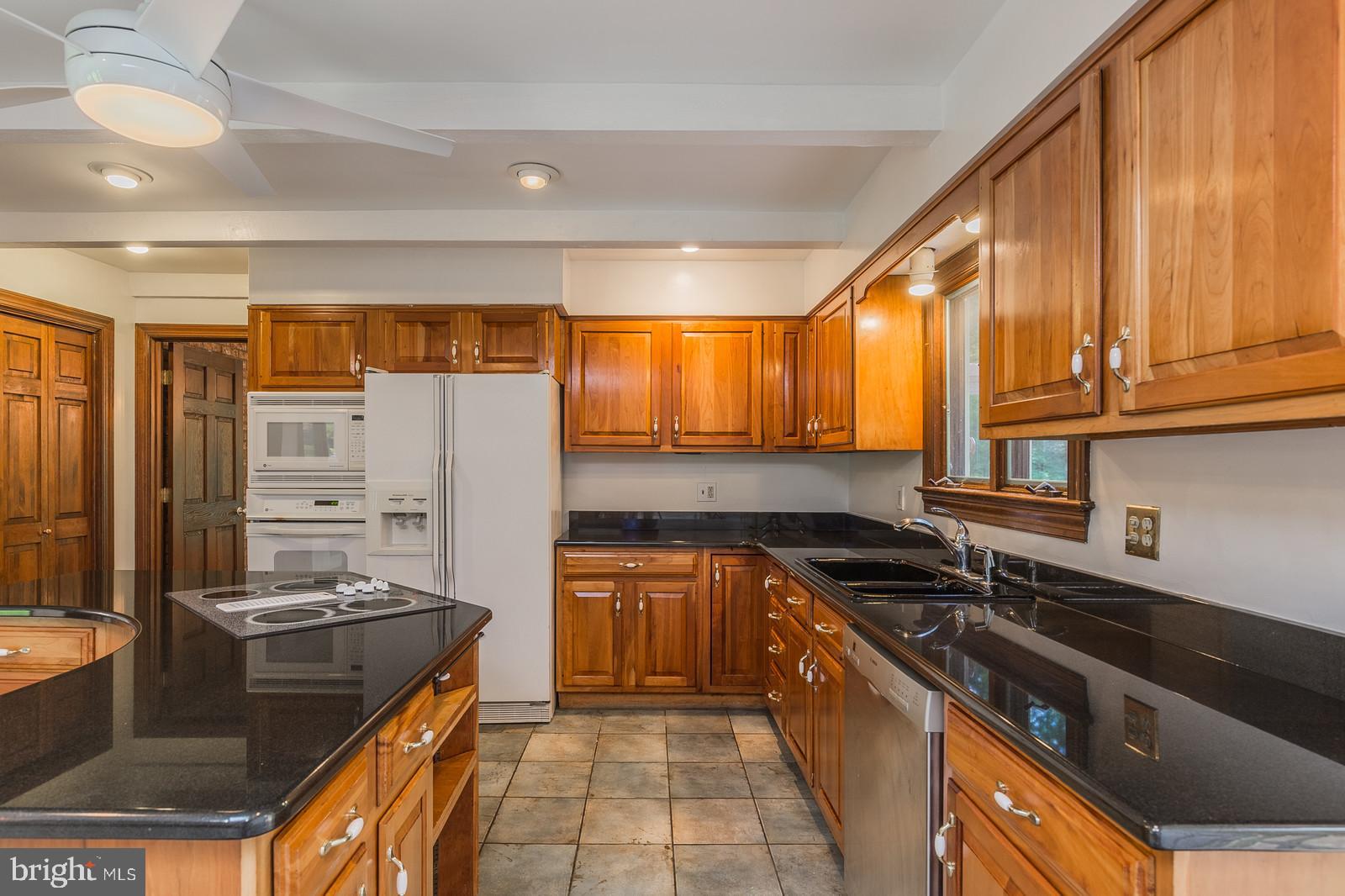 3721 Russell Road Woodbridge, VA 22192 - Photo 6 of 43 Gallery Image 6