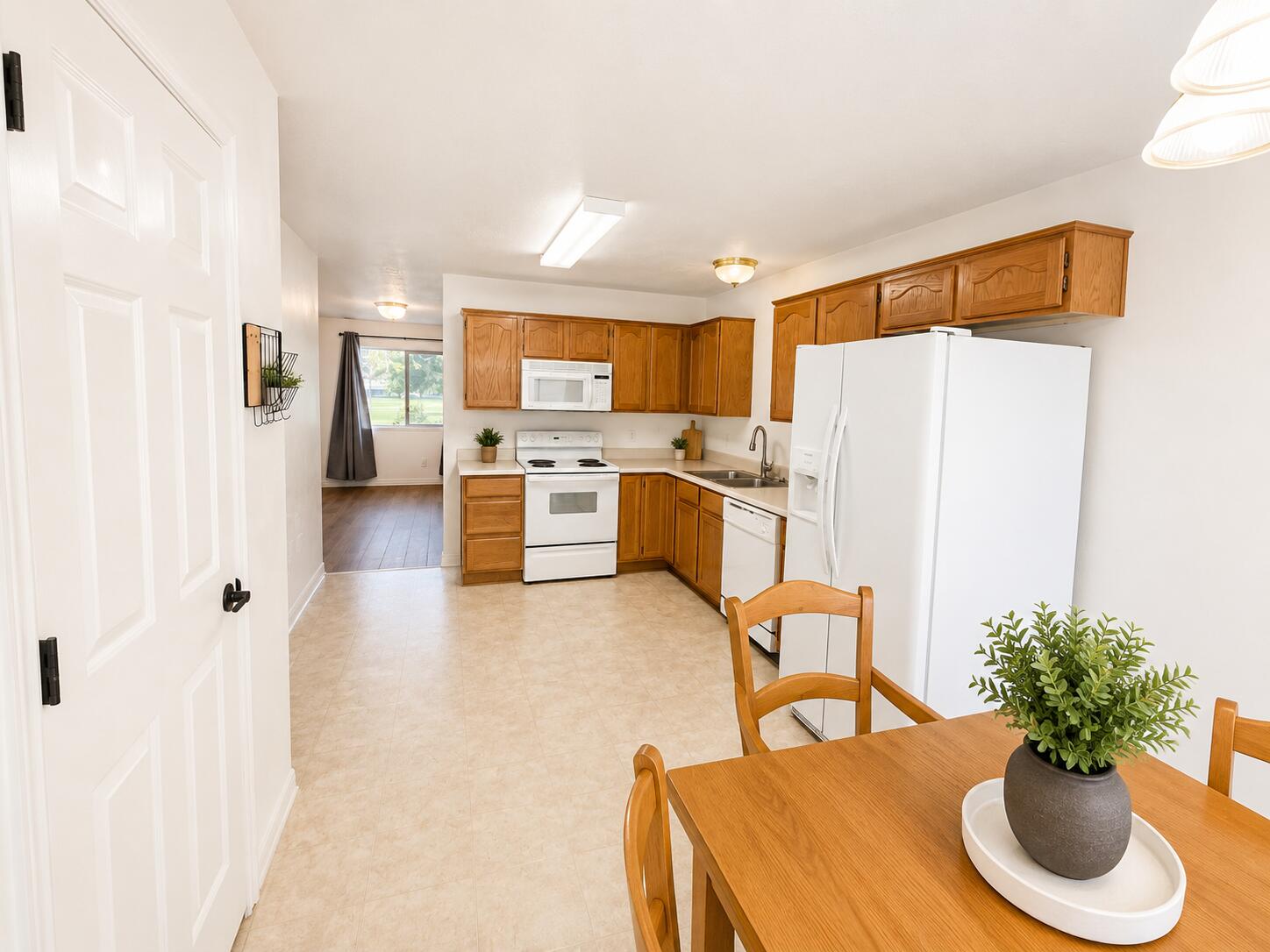 611 Diagonal Street St. George, UT 84770 - Photo 14 of 20 Kitchen 2 608