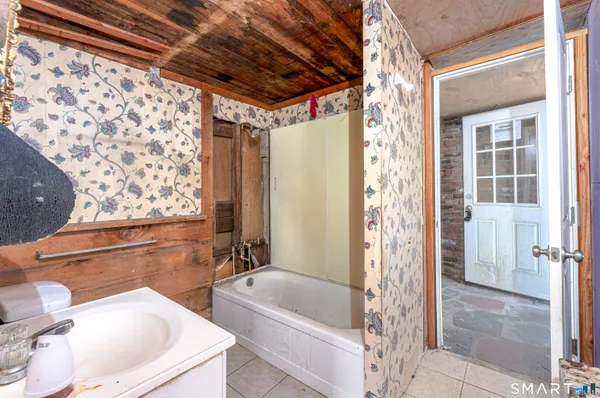 $230,000 | 70 East Hill Road, Canton, CT 06019