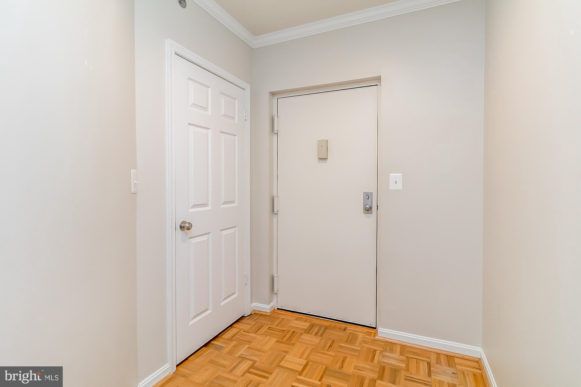 414 Rockfleet Road, Unit 201 Lutherville-Timonium, MD 21093 - Photo 6 of 35 Entry foyer