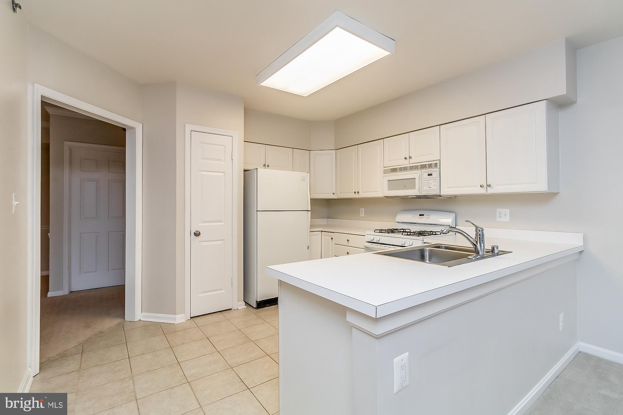 414 Rockfleet Road, Unit 201 Lutherville-Timonium, MD 21093 - Photo 8 of 35 Kitchen