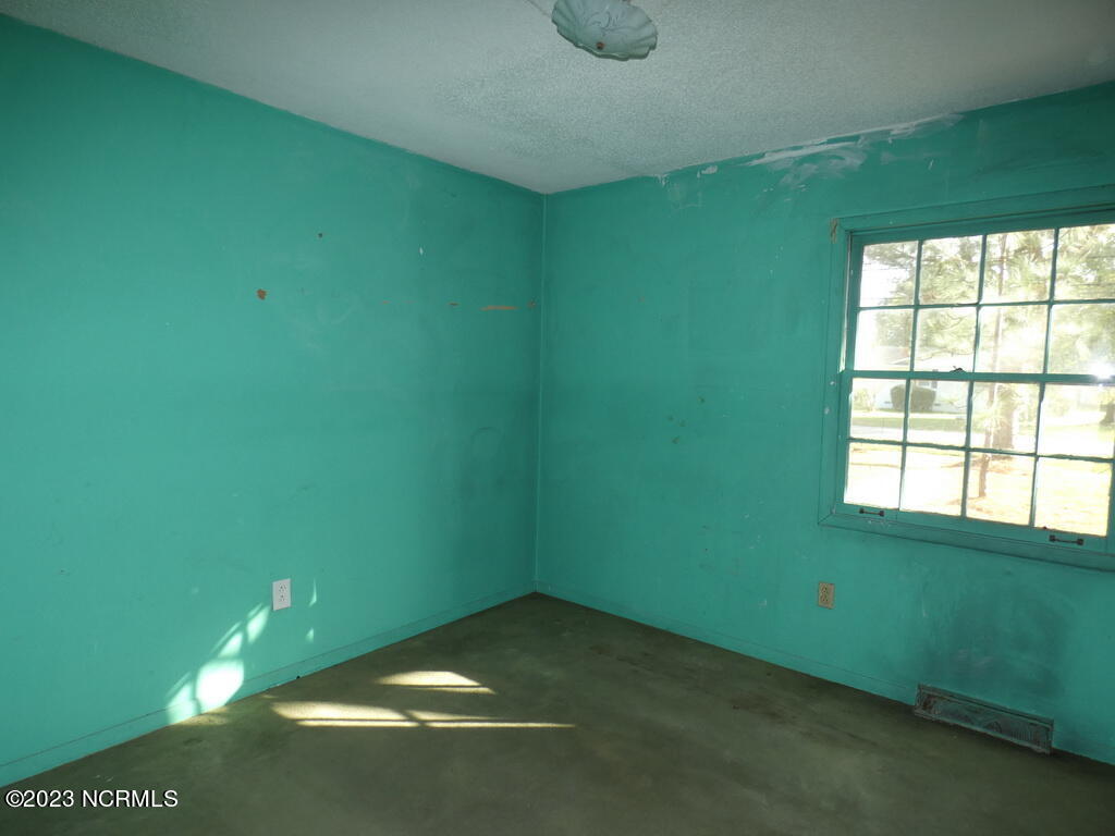 2006 Tower Hill Road Kinston, NC 28501 - Photo 18 of 26 26 BEDROOM 2