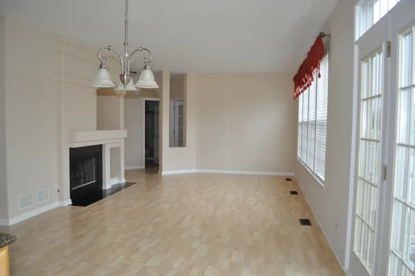 $4,500 | 452 Amherst Street, Palatine, IL 60074