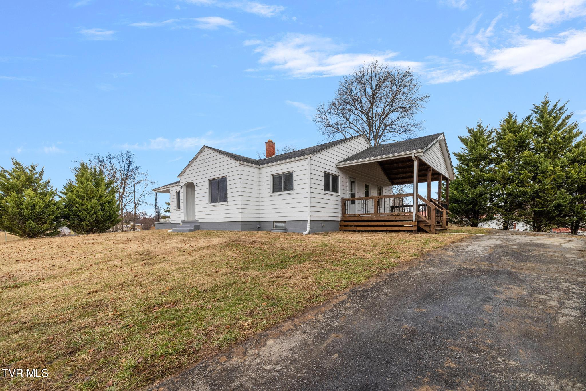 144 Allison Road Piney Flats, TN 37686 - Photo 3 of 55 IMG_7657