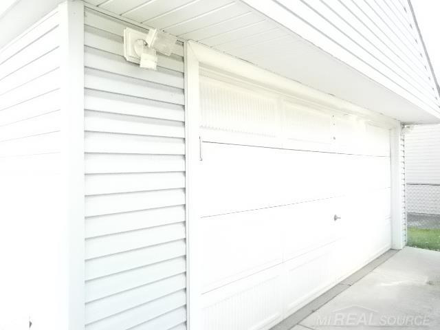 14904 Frazho Road Warren, MI 48089 - Photo 8 of 37 Garage