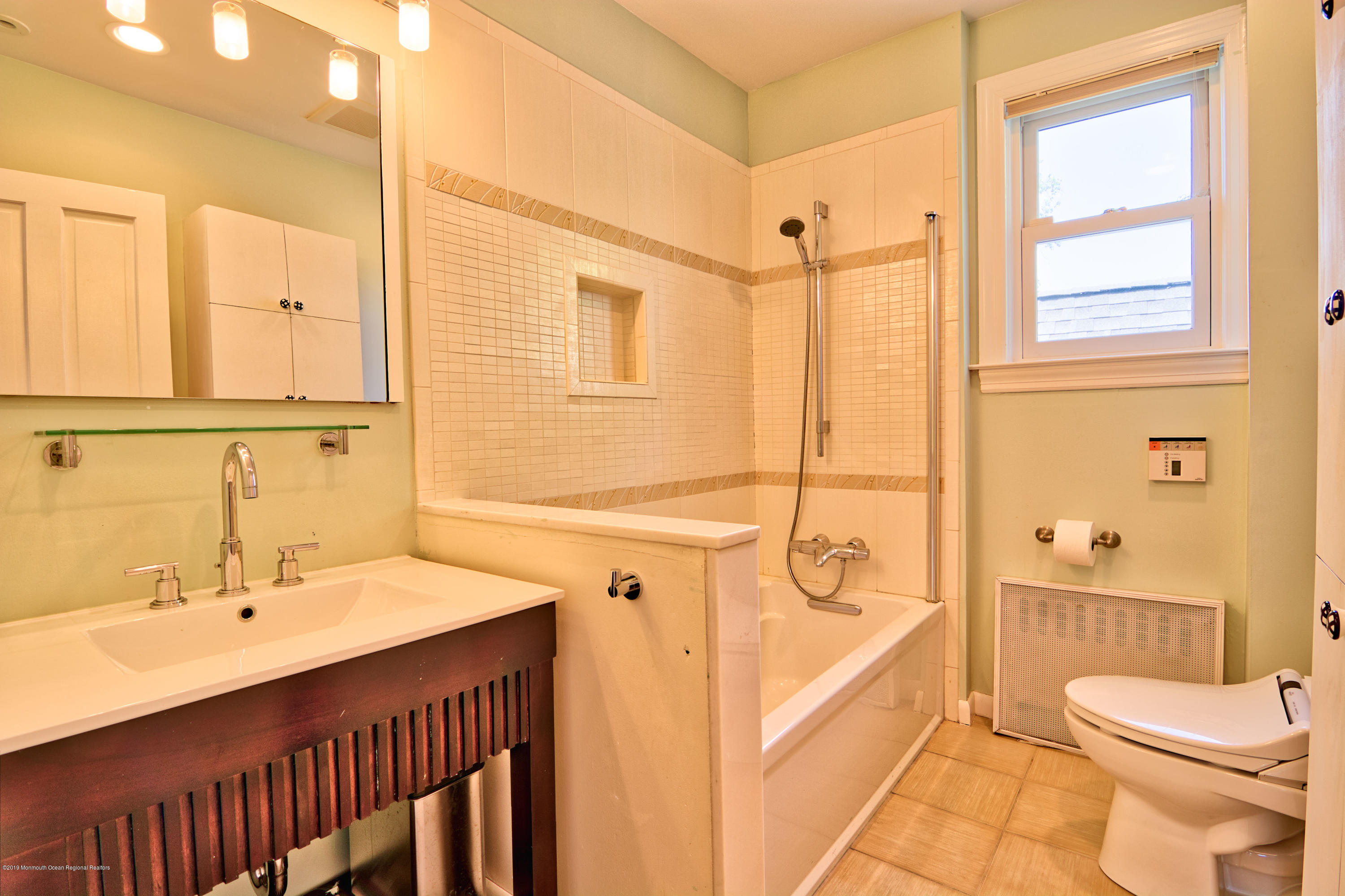 52 Ridge Road Rumson, NJ 07760 - Photo 22 of 34 Hall bath