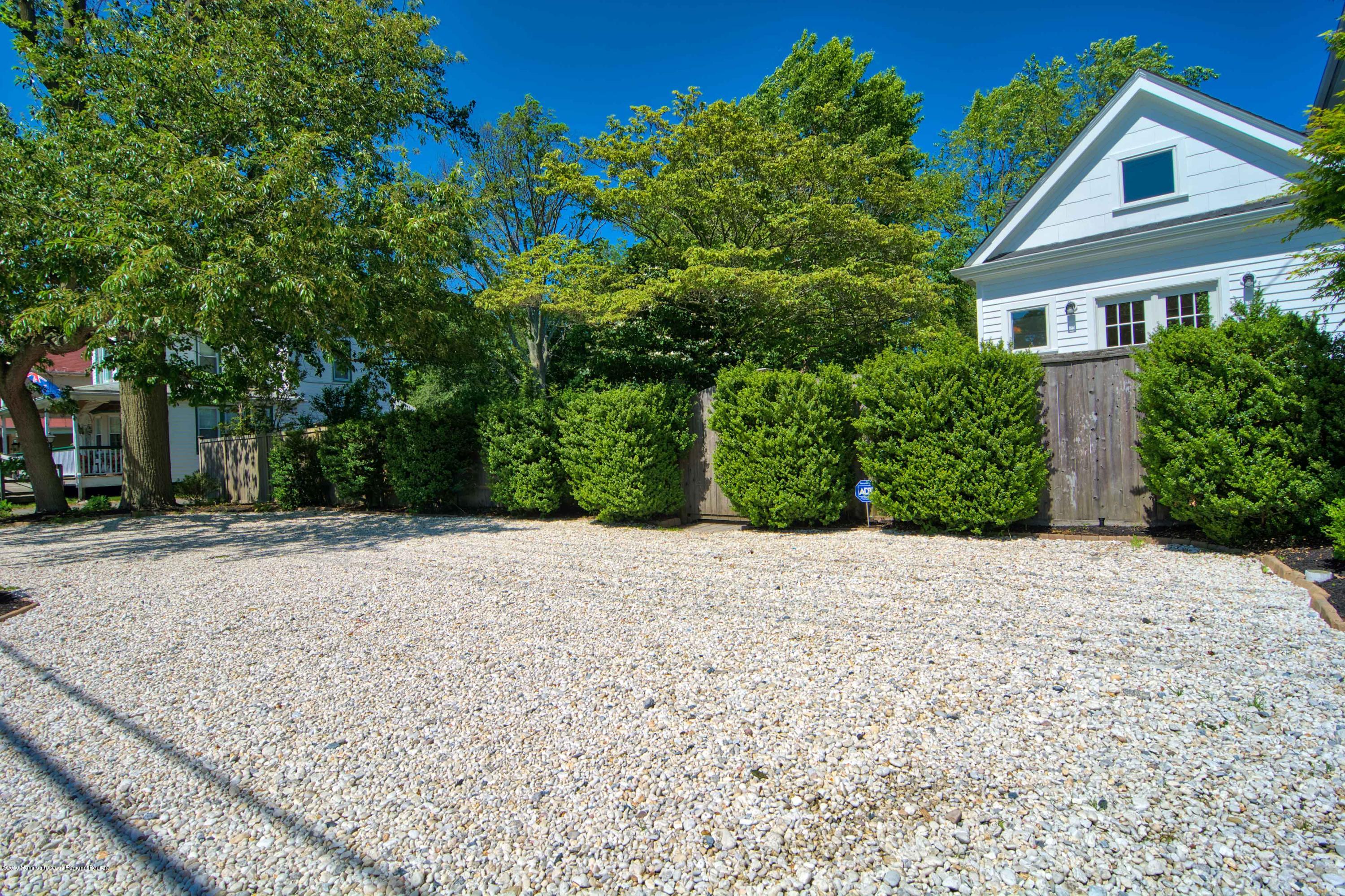 52 Ridge Road Rumson, NJ 07760 - Photo 30 of 34 Oversized driveway