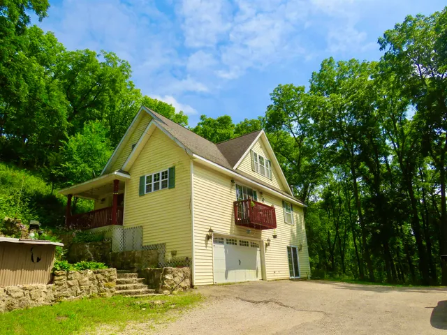 a view of a yard in front of house