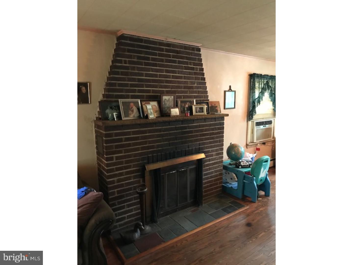 401 Junction Road Browns Mills, NJ 08015 - Photo 3 of 7 Living Room