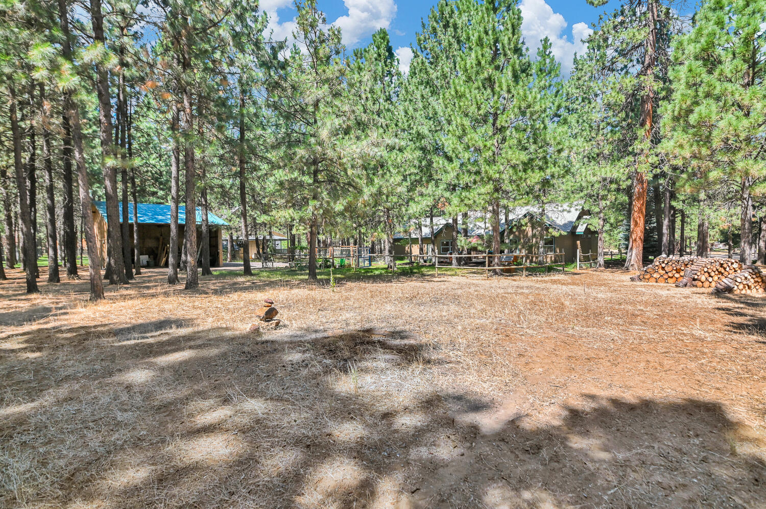 14414 Crossroads Loop Sisters, OR 97759 - Photo 46 of 57 44