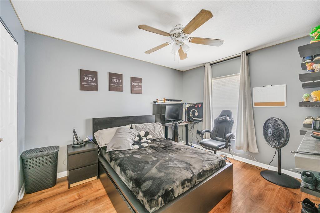 10318 Summerview Circle Riverview, FL 33578 - Photo 37 of 39 a living room with furniture
