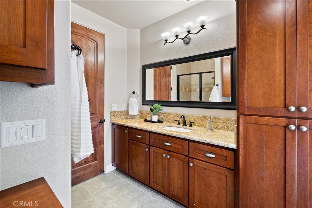 3882 Spyglass Road Chico, CA 95973 - Photo 32 of 71 Guest Bathroom