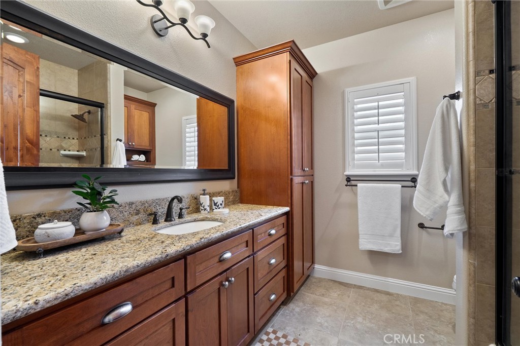3882 Spyglass Road Chico, CA 95973 - Photo 40 of 71 Hall Bathroom