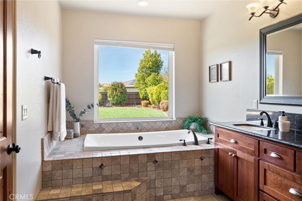 3882 Spyglass Road Chico, CA 95973 - Photo 46 of 71 Master bathroom