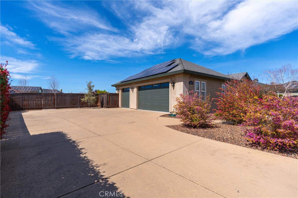 3882 Spyglass Road Chico, CA 95973 - Photo 49 of 71 driveway leading up to 3 car garages