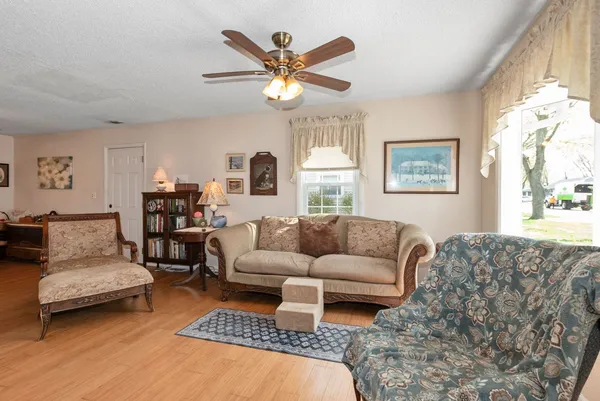 $355,000 | 10252 Huntington Court, Orland Park, IL 60462