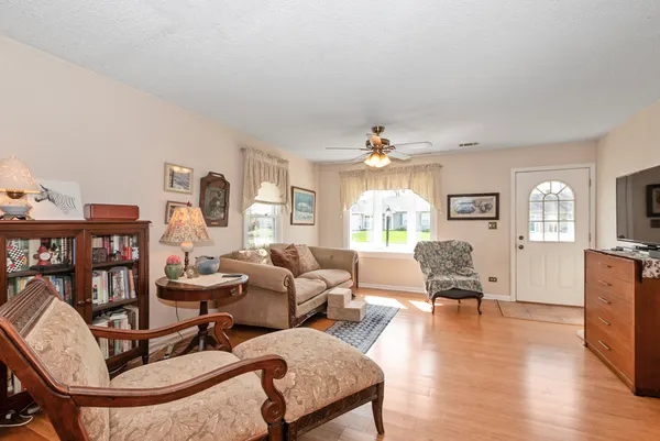 $355,000 | 10252 Huntington Court, Orland Park, IL 60462