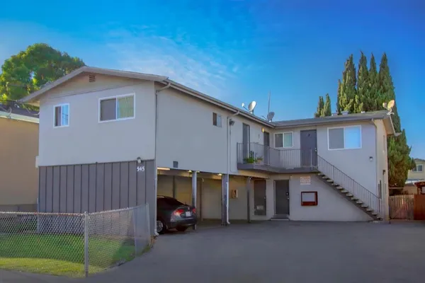 a view of a house with a backyard