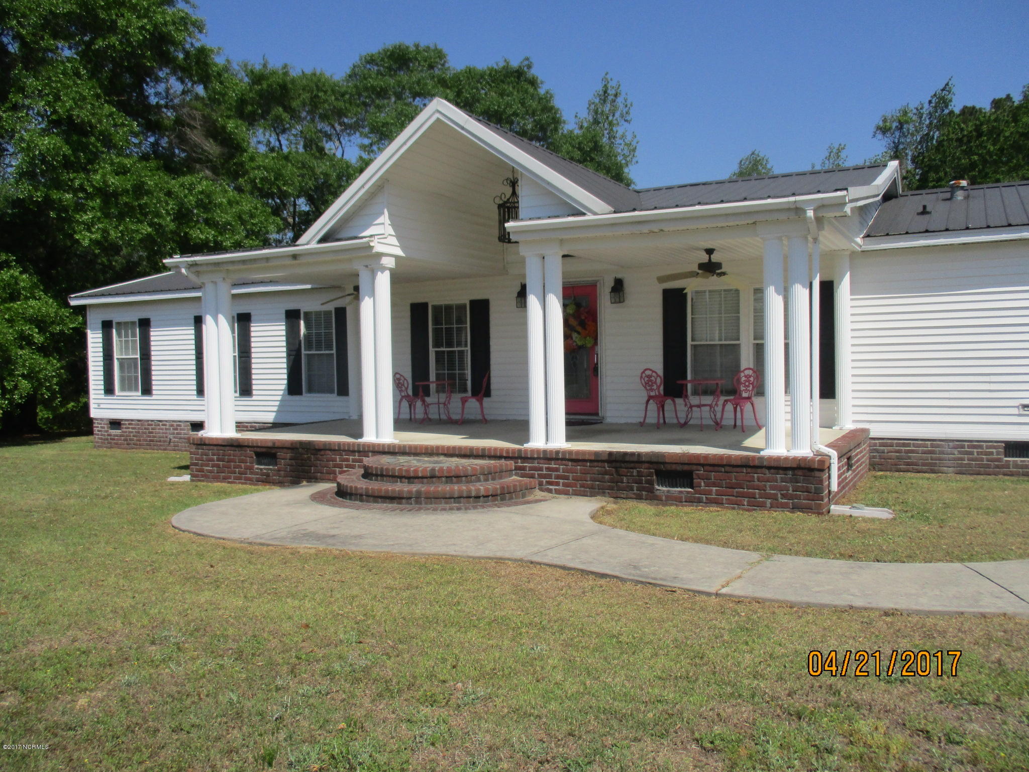 270 Hewitt Road Richlands, NC 28574 - Photo 3 of 37 IMG_3965