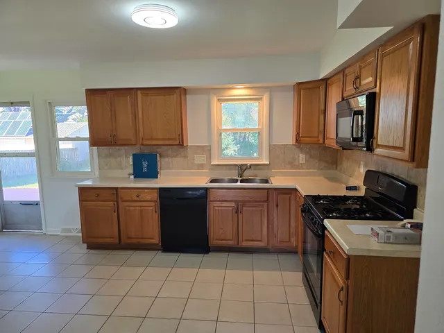 $230,000 | 2924 Cascade Drive, Rockford, IL 61109