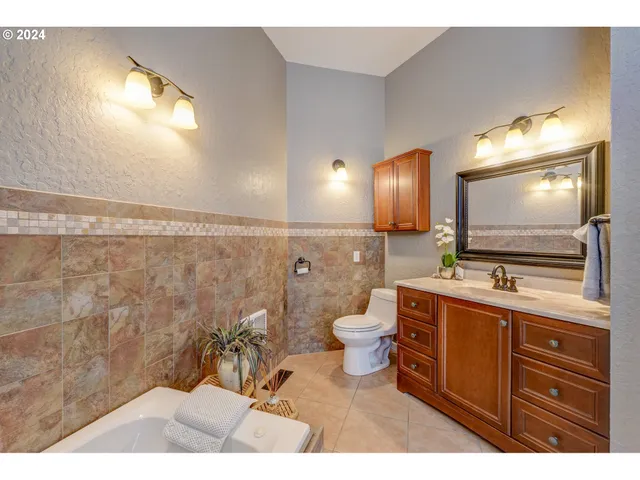 $950,000 | 74040 Lindberg Road, Rainier, OR 97048