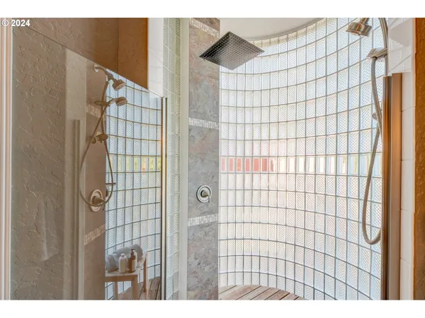 $950,000 | 74040 Lindberg Road, Rainier, OR 97048