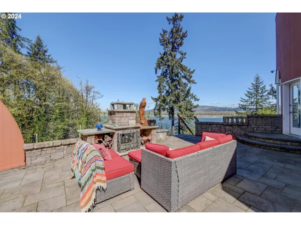 $950,000 | 74040 Lindberg Road, Rainier, OR 97048