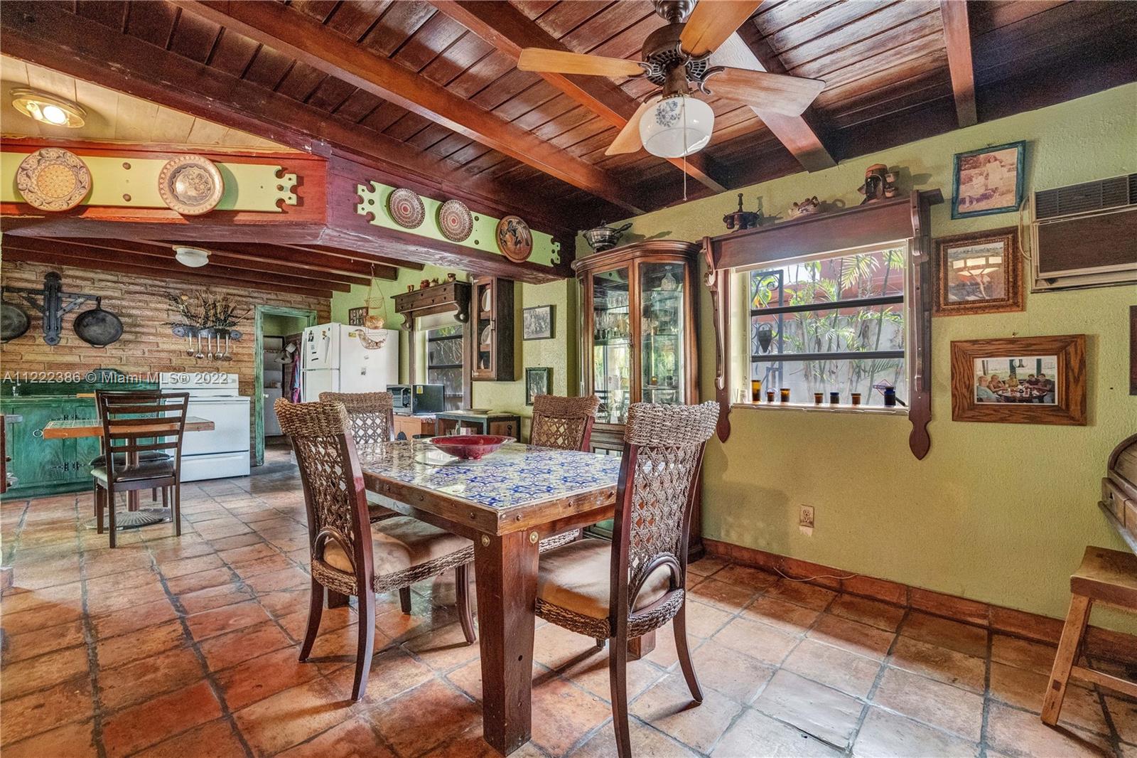 830 East 18th Street Hialeah, FL 33013 - Photo 11 of 37 a view of a bar restaurant